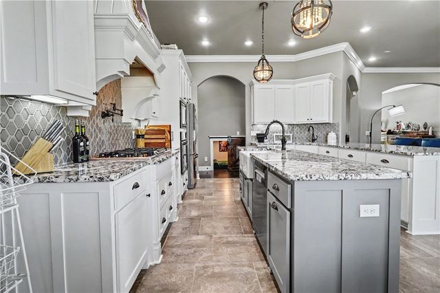 940 Via Firenze Avenue, Tontitown, AR 72762