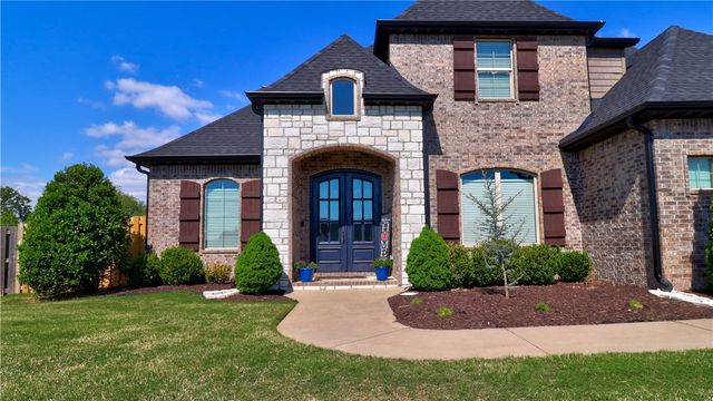 940 Via Firenze Avenue, Tontitown, AR 72762