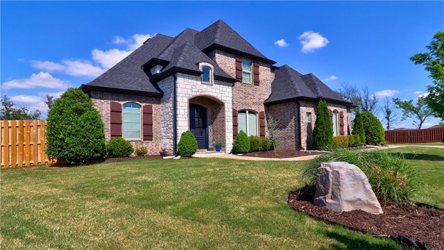 940 Via Firenze Avenue, Tontitown, AR 72762