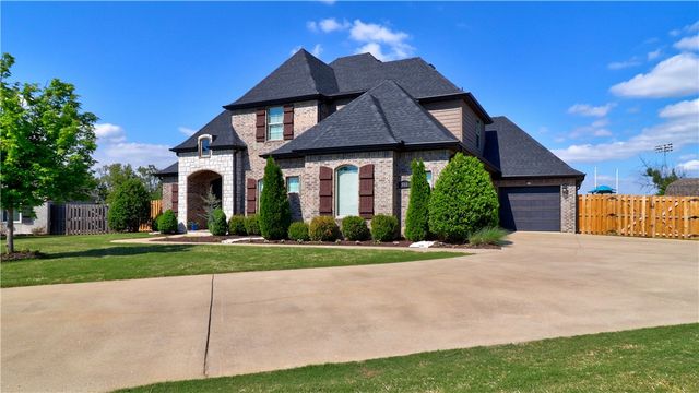 940 Via Firenze Avenue, Tontitown, AR 72762