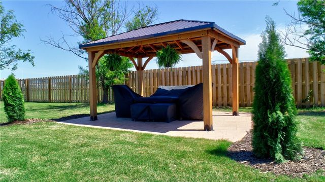 940 Via Firenze Avenue, Tontitown, AR 72762