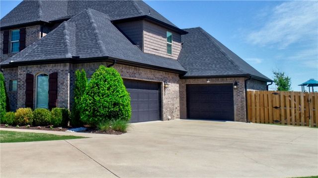 940 Via Firenze Avenue, Tontitown, AR 72762