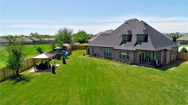 940 Via Firenze Avenue, Tontitown, AR 72762