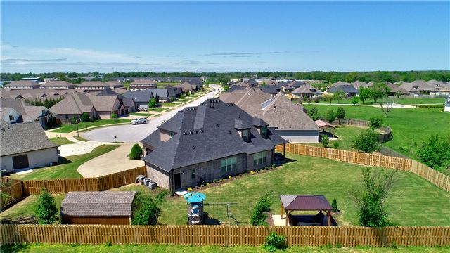 940 Via Firenze Avenue, Tontitown, AR 72762