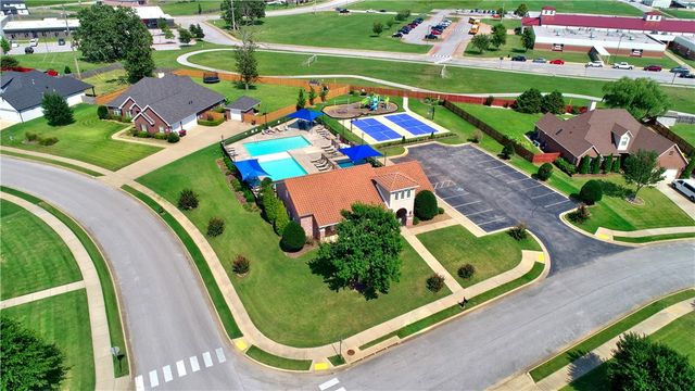 940 Via Firenze Avenue, Tontitown, AR 72762