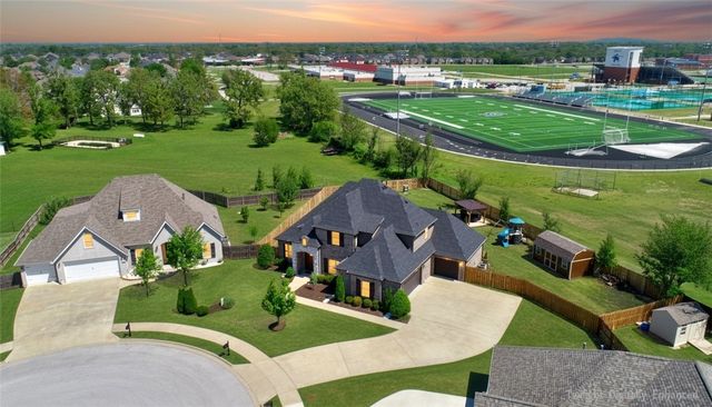 940 Via Firenze Avenue, Tontitown, AR 72762