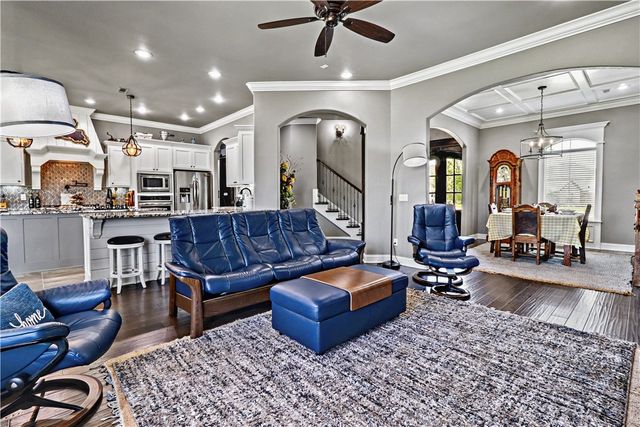 940 Via Firenze Avenue, Tontitown, AR 72762