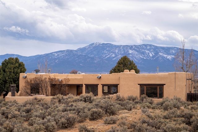 12 Villa Ventosa, El Prado, NM 87529