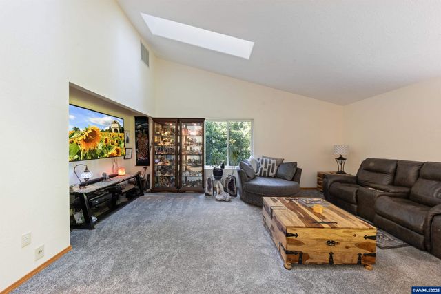 6100 Teal Creek Rd, Dallas, OR 97338
