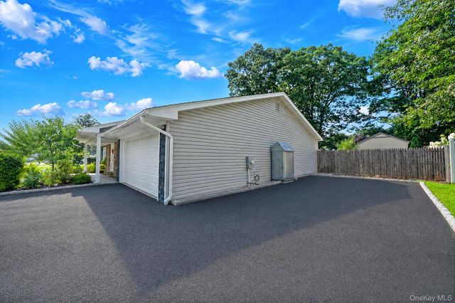 60 Thomas Street, Coram, NY 11727