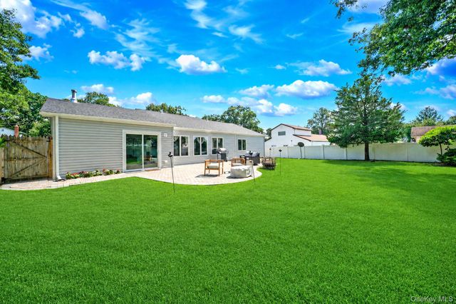 60 Thomas Street, Coram, NY 11727