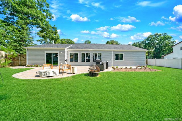 60 Thomas Street, Coram, NY 11727