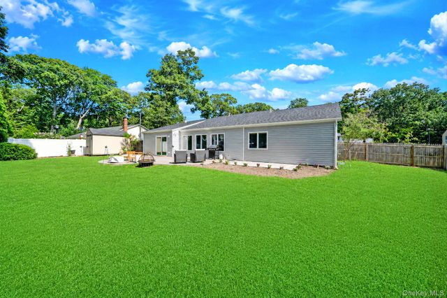 60 Thomas Street, Coram, NY 11727