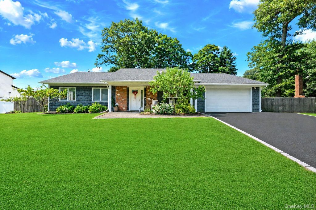 60 Thomas Street, Coram, NY 11727