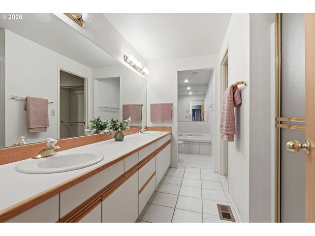 8202 Ne 34TH St, Vancouver, WA 98662