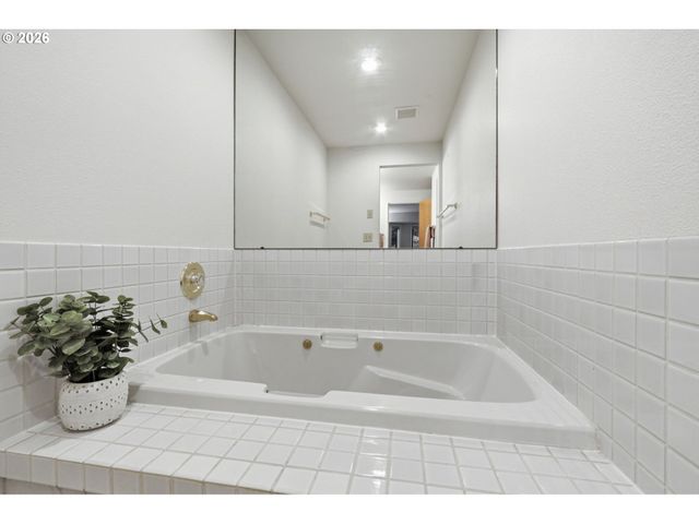 8202 Ne 34TH St, Vancouver, WA 98662