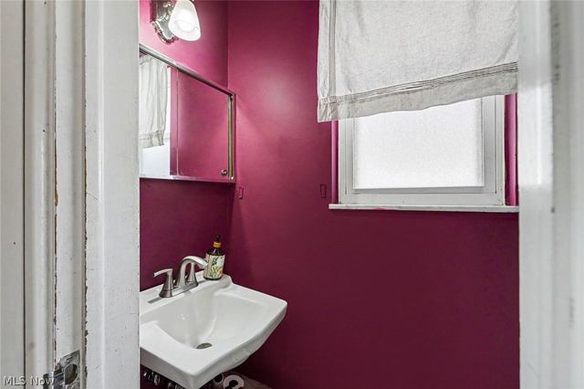 272 N Skyline Drive, Seven Hills, OH 44131