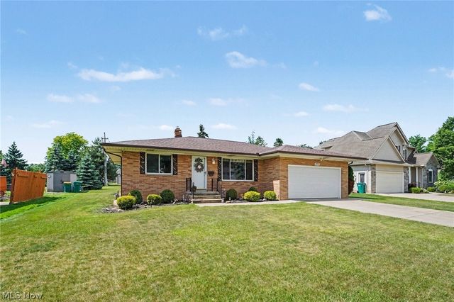 272 N Skyline Drive, Seven Hills, OH 44131