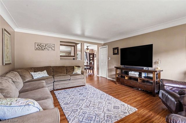 272 N Skyline Drive, Seven Hills, OH 44131