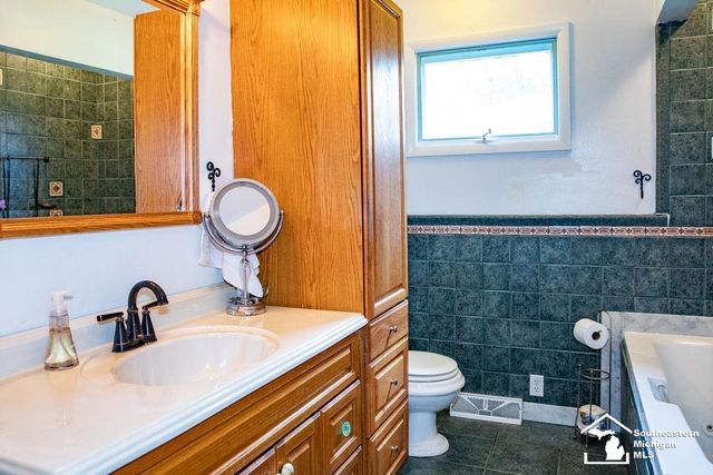 4666 E Dunbar Rd Road, Monroe Twp, MI 48161