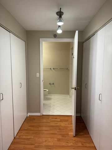 345 N La Salle Drive 209, Chicago, IL 60654