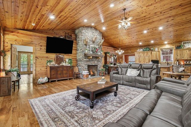 302 Bullock Pen Drive, Crittenden, KY 41030