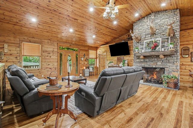 302 Bullock Pen Drive, Crittenden, KY 41030