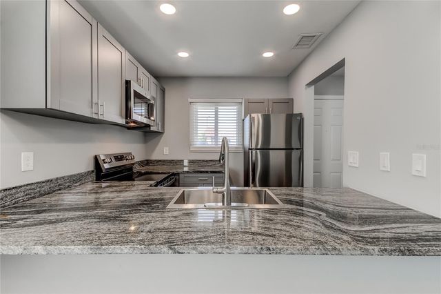 39132 COUNTY ROAD 54 2054, Zephyrhills, FL 33542