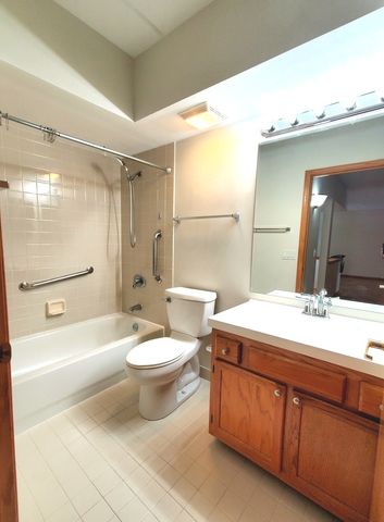 5000 Oakton Street 210, Skokie, IL 60077