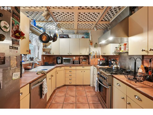 501 Se 157TH Ave, Portland, OR 97233