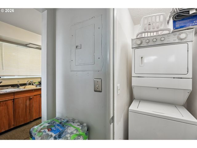 501 Se 157TH Ave, Portland, OR 97233