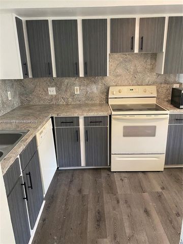 2113 Champions Way, North Lauderdale, FL 33068