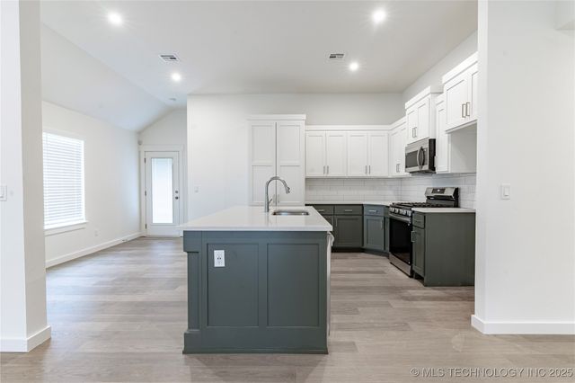 2430 W South Street, Collinsville, OK 74021