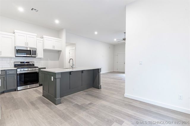 2430 W South Street, Collinsville, OK 74021