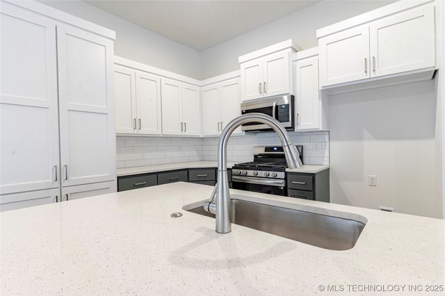 2430 W South Street, Collinsville, OK 74021