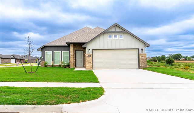 2430 W South Street, Collinsville, OK 74021