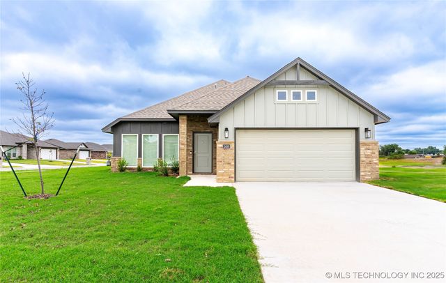 2430 W South Street, Collinsville, OK 74021