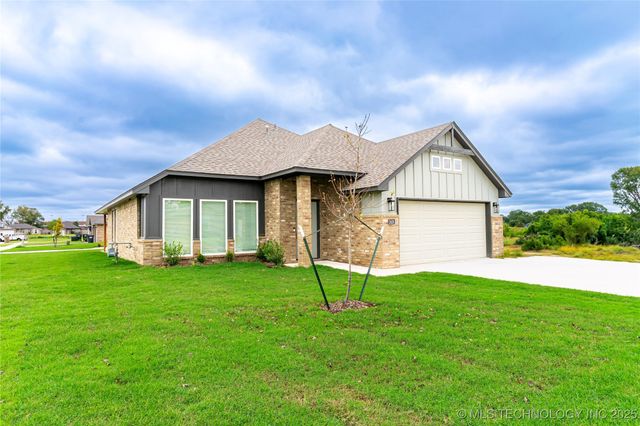 2430 W South Street, Collinsville, OK 74021