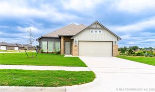 2430 W South Street, Collinsville, OK 74021