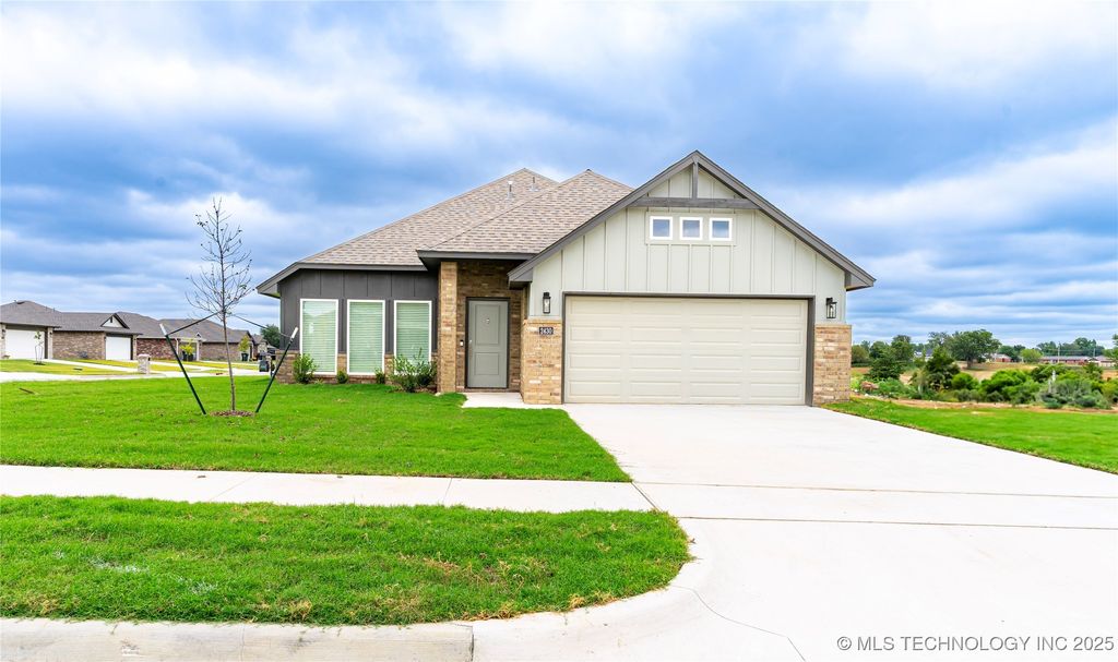 2430 W South Street, Collinsville, OK 74021