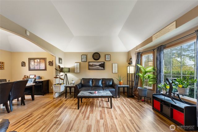 550 SW Muzzall Street, Oak Harbor, WA 98277