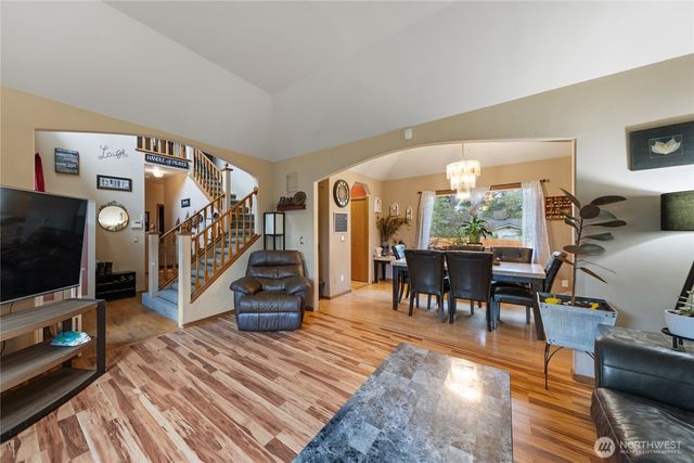 550 SW Muzzall Street, Oak Harbor, WA 98277