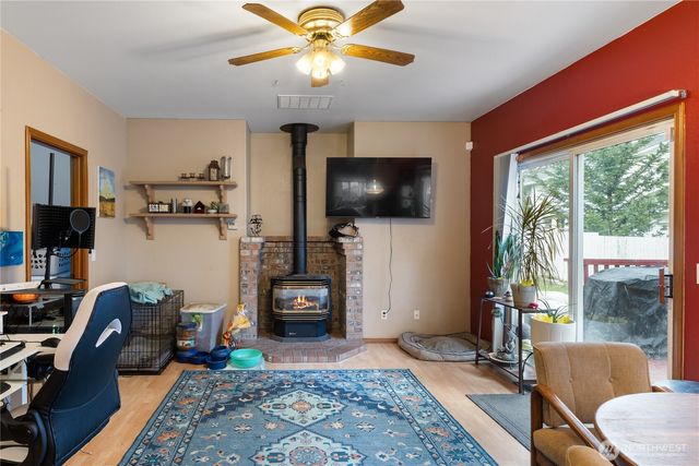 550 SW Muzzall Street, Oak Harbor, WA 98277