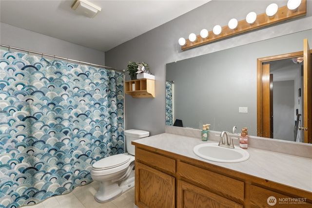 550 SW Muzzall Street, Oak Harbor, WA 98277