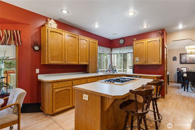 550 SW Muzzall Street, Oak Harbor, WA 98277