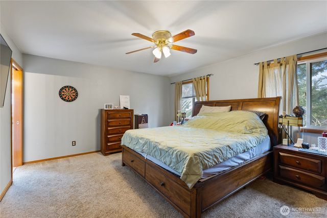 550 SW Muzzall Street, Oak Harbor, WA 98277