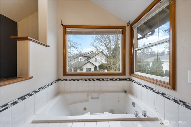 550 SW Muzzall Street, Oak Harbor, WA 98277