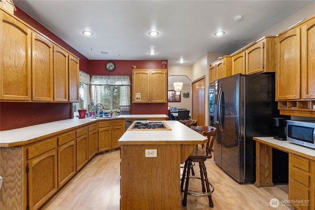 550 SW Muzzall Street, Oak Harbor, WA 98277