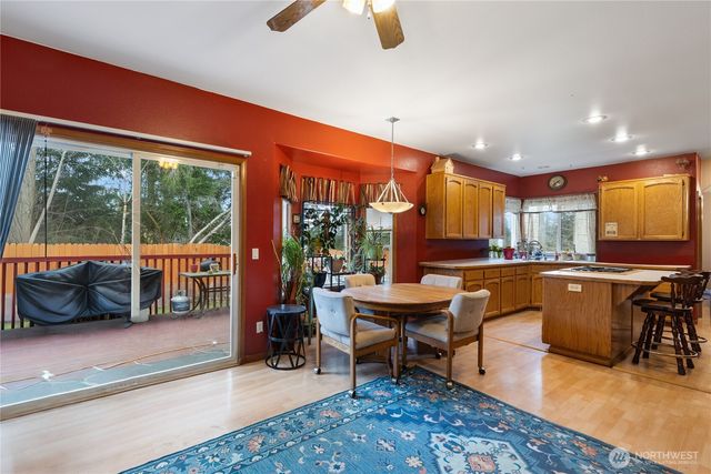 550 SW Muzzall Street, Oak Harbor, WA 98277