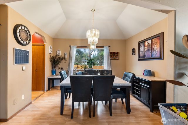 550 SW Muzzall Street, Oak Harbor, WA 98277